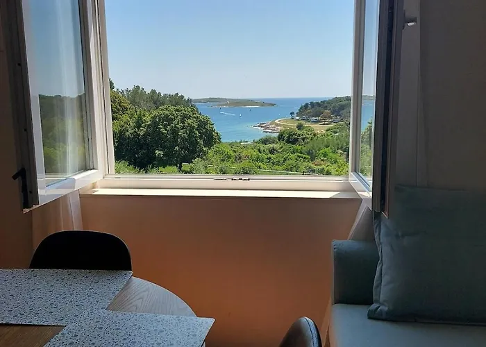 Modernes In Erster Reihe Zum Premantura